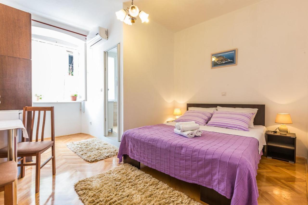 Mila Apartments In Old Town Centre Zara Esterno foto
