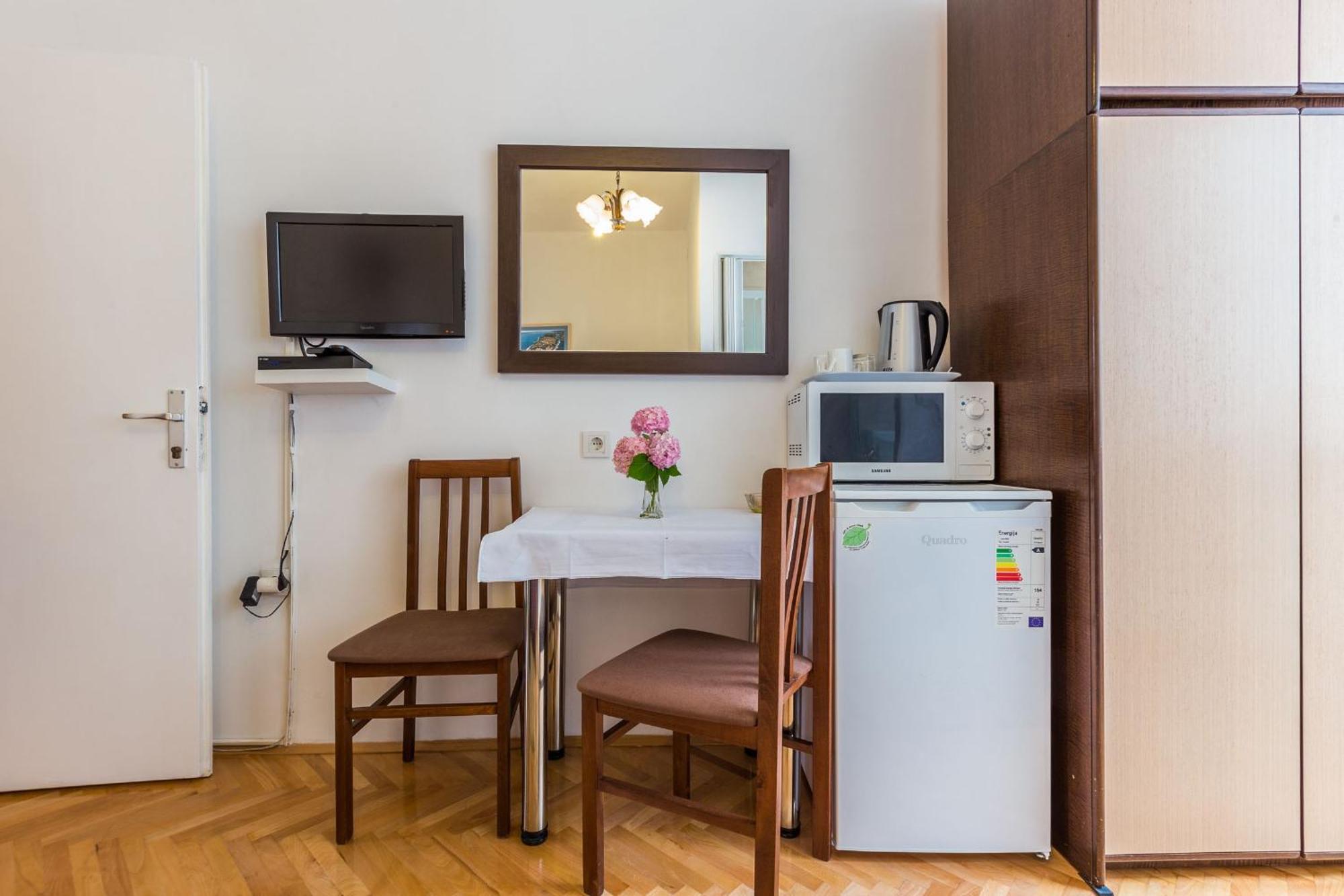 Mila Apartments In Old Town Centre Zara Camera foto