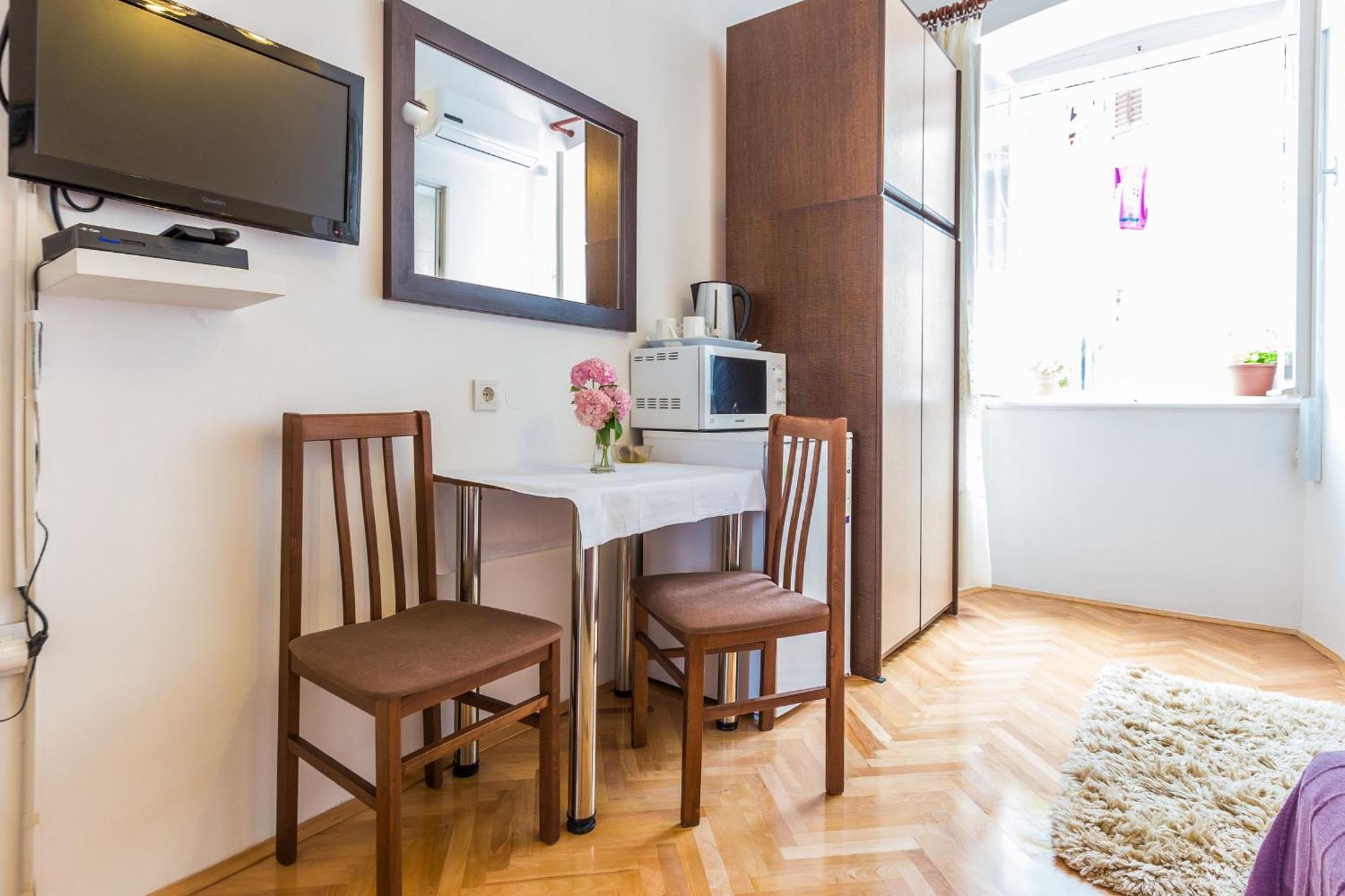Mila Apartments In Old Town Centre Zara Camera foto